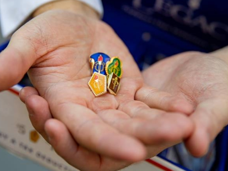 Buy a badge this Legacy week and support local families of veterans