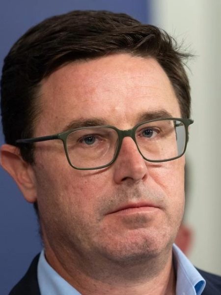Nationals quit front bench en masse after policy split