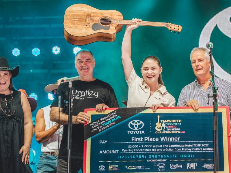 Jessica Holbrok claims top busking honour at Tamworth festival