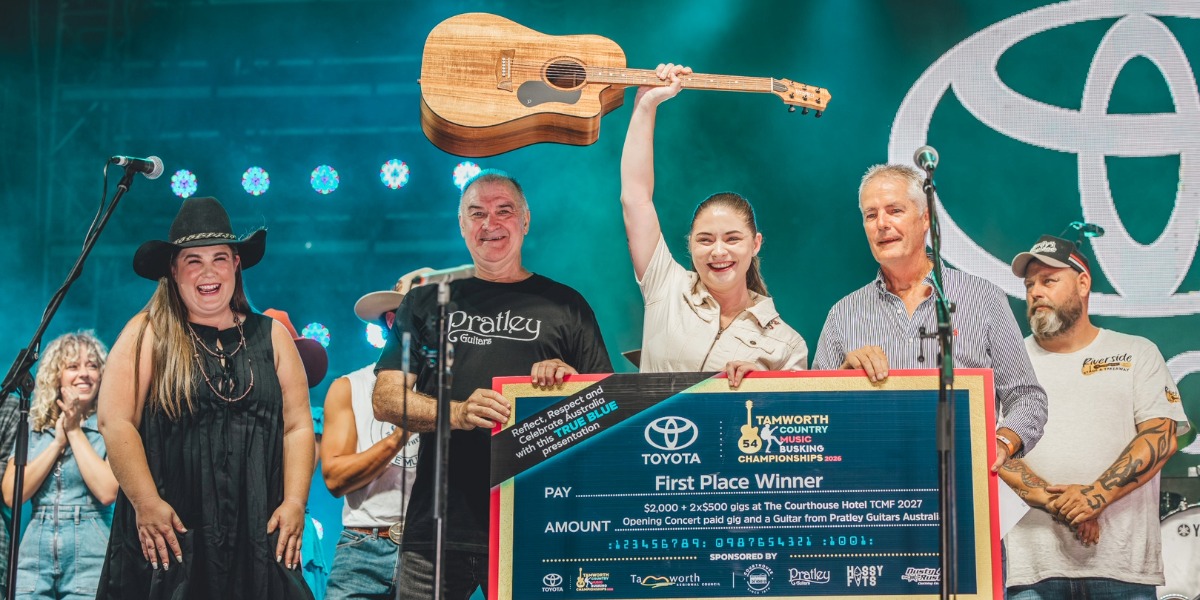 Jessica Holbrok claims top busking honour at Tamworth festival