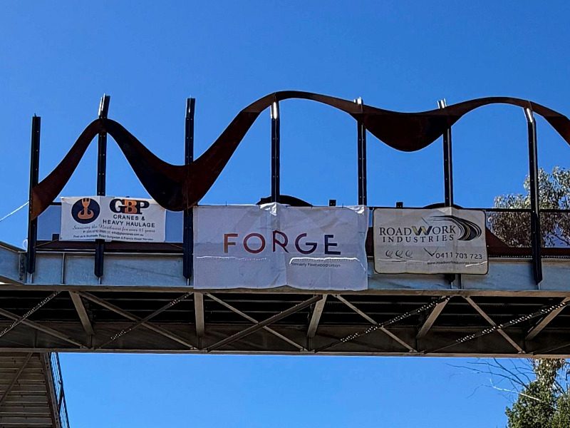 Tamworth Skywalk takes shape with Scenic Road bridge installed