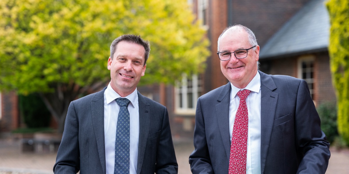 TAS and UNE formalise partnership to strengthen regional education pathways