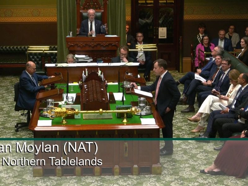 Packed gallery hears  22,000-signature New England transmission petition debate