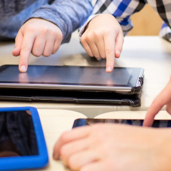 Screen time caps coming to NSW schools