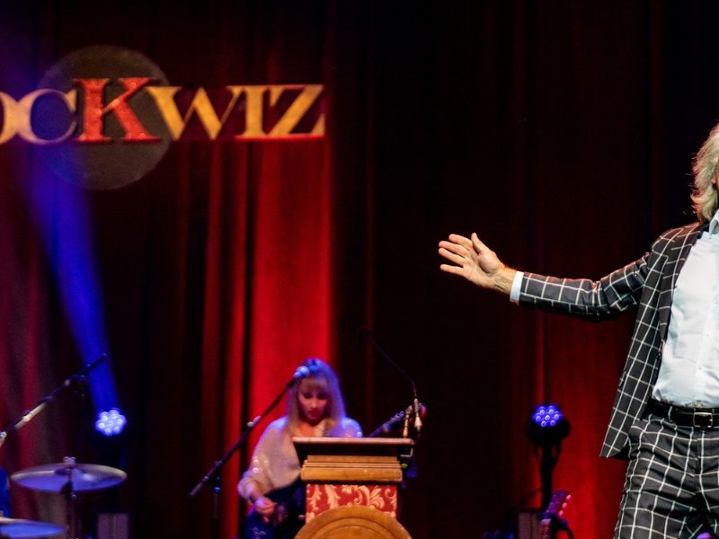 Rockwiz tips its hat to country music in Tamworth