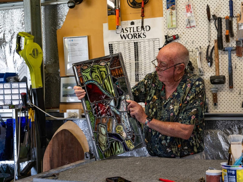 Inverell stained glass workshop offers rare chance to learn centuries-old craft